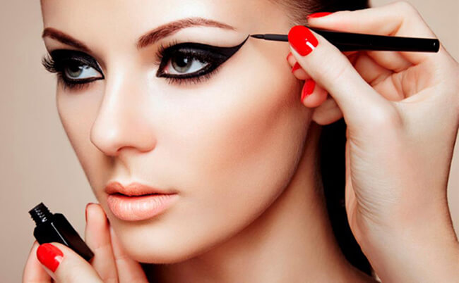 Nên học làm tóc hay Makeup
