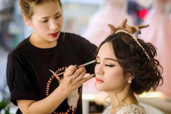nghề trang điểm có dễ xin việc không