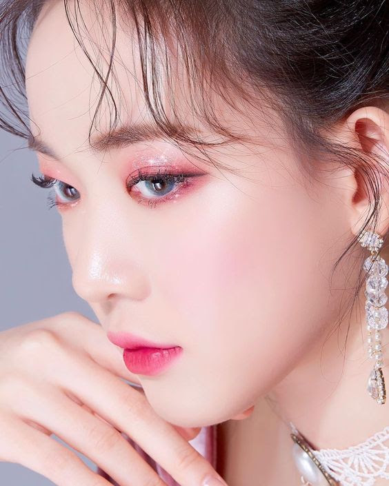 Chị em phụ nữ luôn xinh đẹp, rạng rỡ sau khi hoàn thiện makeup 