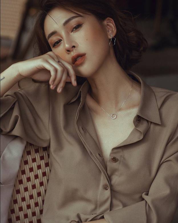 Sexy hơn với tone cam gạch thời thượng
