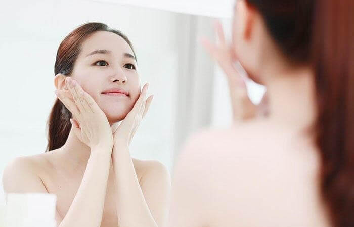 Nước hoa hồng giúp da sáng và đẹp hơn