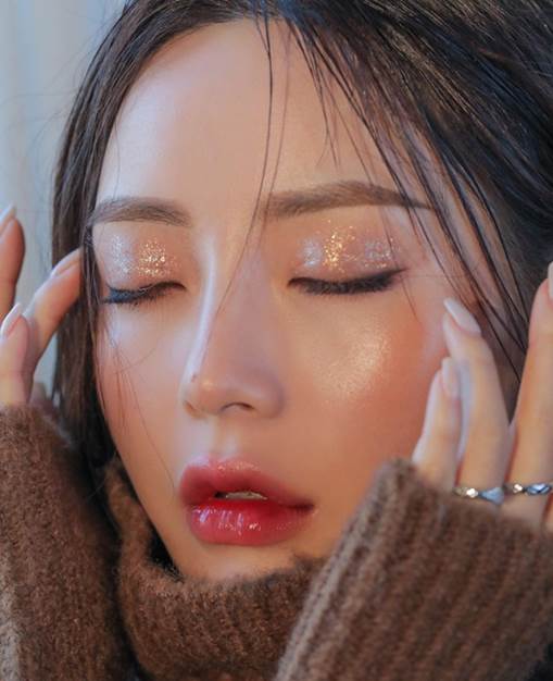 những phong cách trang điểm 2021 đang thịnh hành 