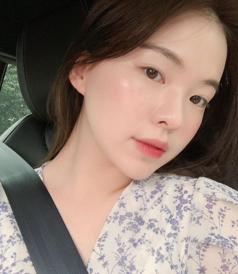 Trang điểm công sở với phong cách má ửng hồng