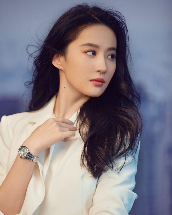 Trang điểm làm tóc đi đám cưới