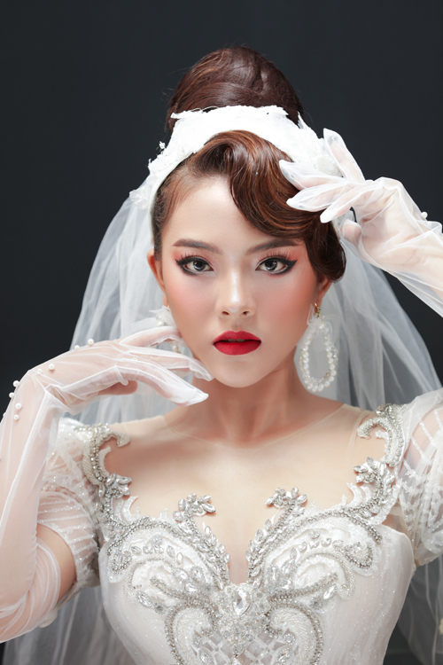 Trang điểm cô dâu tông màu đỏ 2