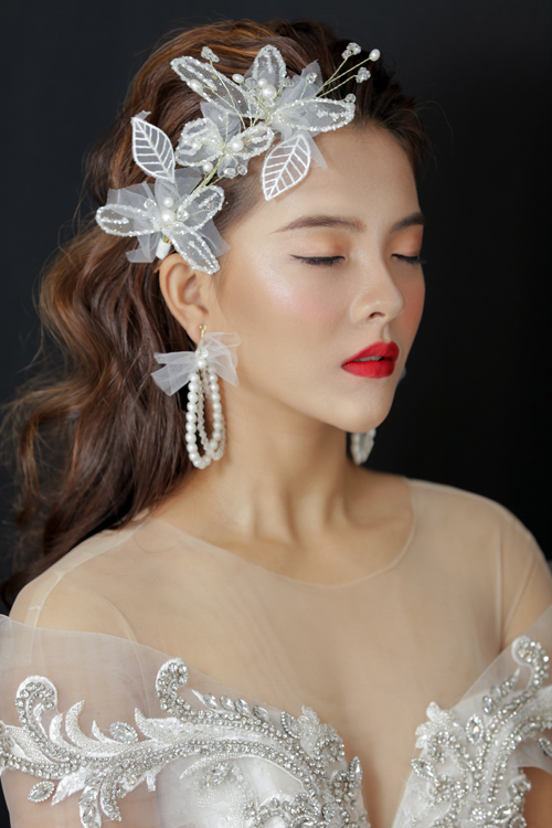 Trang điểm cô dâu tông màu đỏ 4