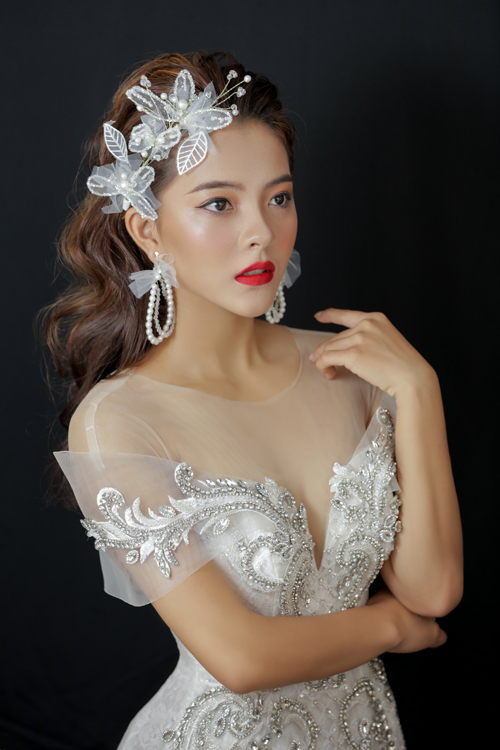 Trang điểm cô dâu tông màu đỏ 5