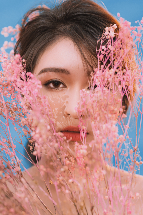 Trang điểm cô dâu nền tráng gương 4