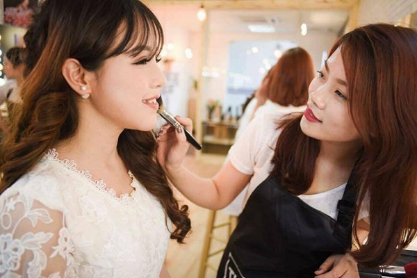 Học trang điểm chuyên nghiệp xong bạn có thể làm gì
