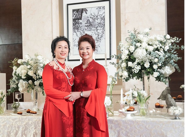 Trang điểm mẹ chồng nàng dâu