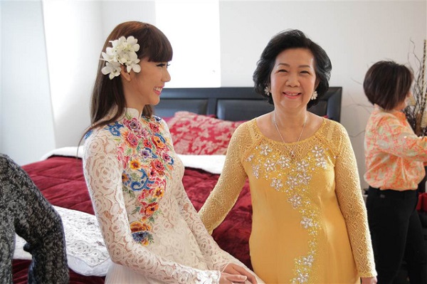 Trang điểm mẹ chồng nàng dâu