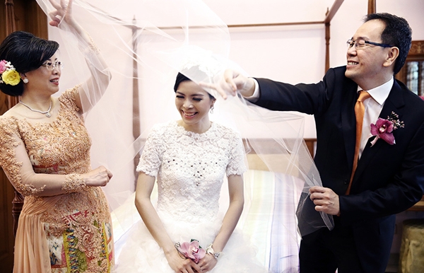 Trang điểm mẹ chồng nàng dâu