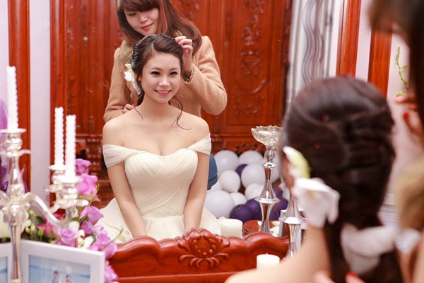Trang điểm mẹ chồng nàng dâu
