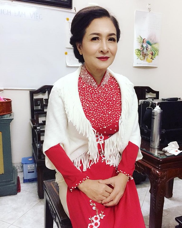 Trang điểm mẹ chồng nàng dâu