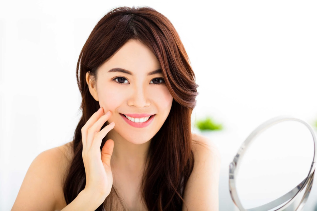 Sử dụng nước hoa hồng để chăm sóc da buổi sáng