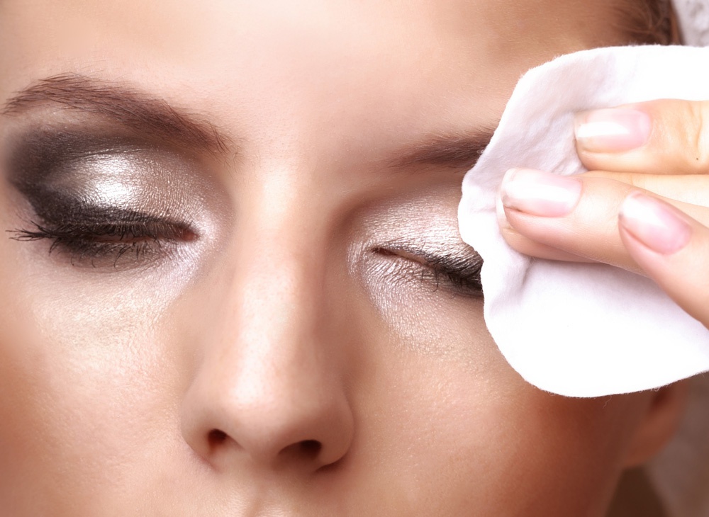 Tác hại của nước tẩy trang khi sử dụng sai cách