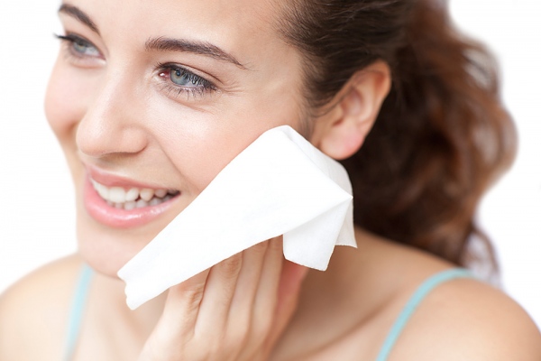 Tác hại của nước tẩy trang khi sử dụng sai cách