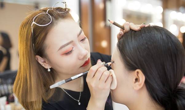 Thu nhập của nghề makeup có cao không