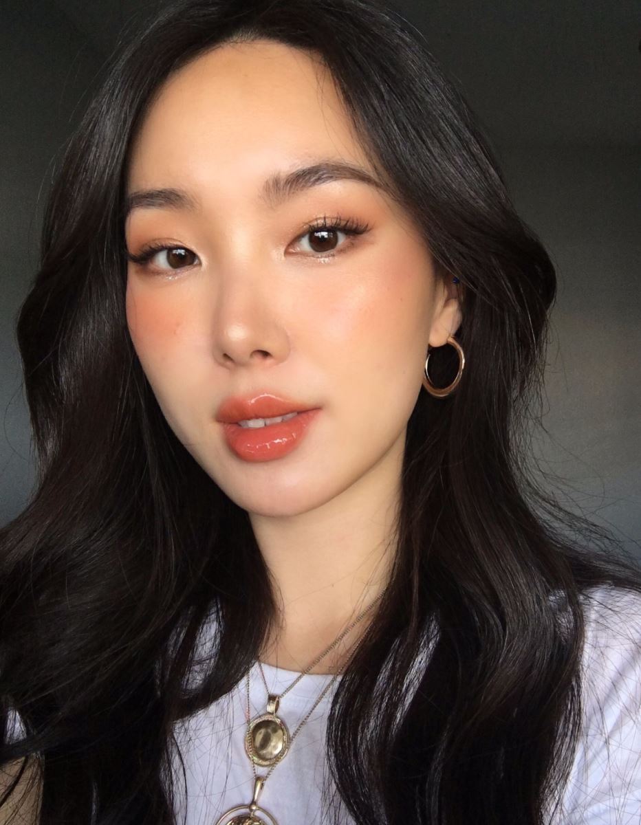 Makeup tone trầm