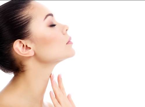 Không nên chỉ trang điểm mỗi phần gương mặt