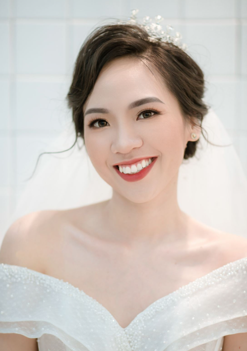 trang điểm cho cô dâu mặt gầy