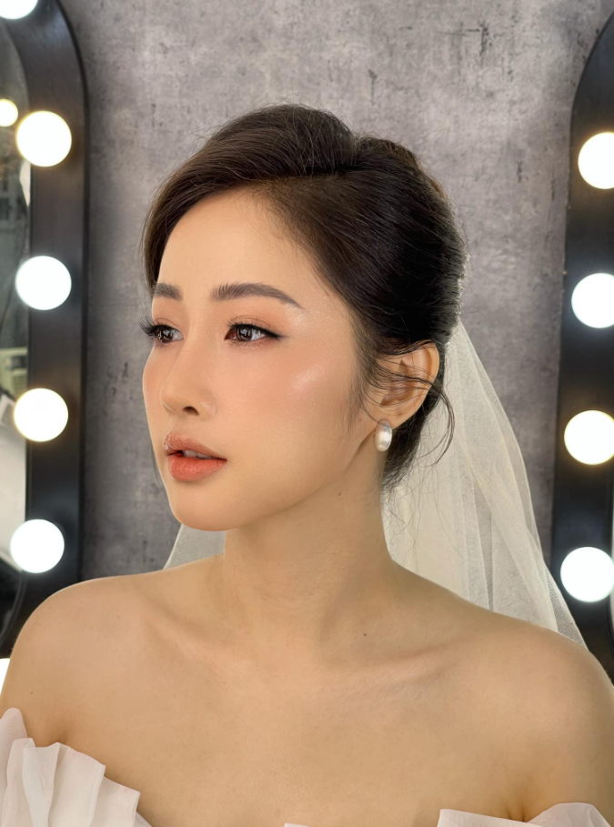 trang điểm cho cô dâu mặt gầy