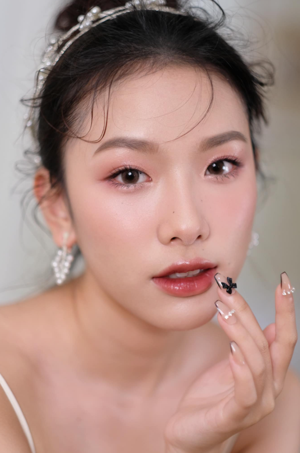 trang điểm cho cô dâu mặt gầy