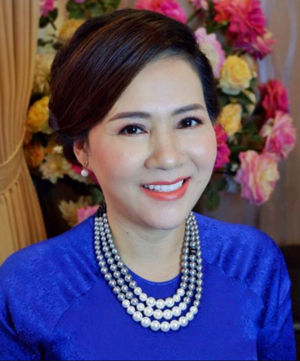 trang điểm cho mẹ cô dâu trẻ trung sang trọng
