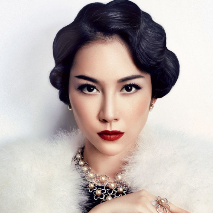 trang điểm cô dâu cổ điển đầy mê hoặc
