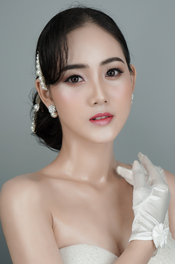 trang điểm cô dâu cổ điển đầy mê hoặc