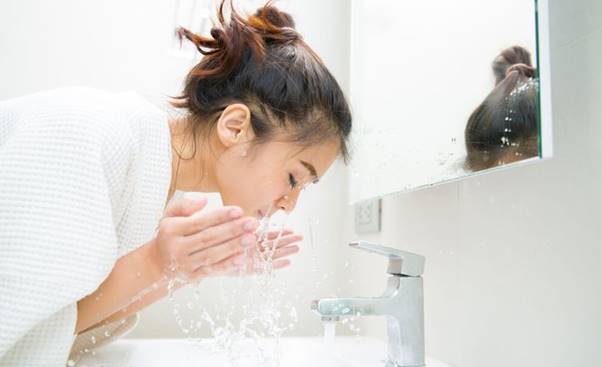 Trang điểm cô dâu mặt nhiều mụn
