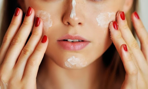 Trang điểm cô dâu mặt nhiều mụn