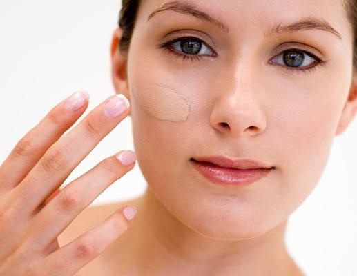 Trang điểm cô dâu mặt nhiều mụn