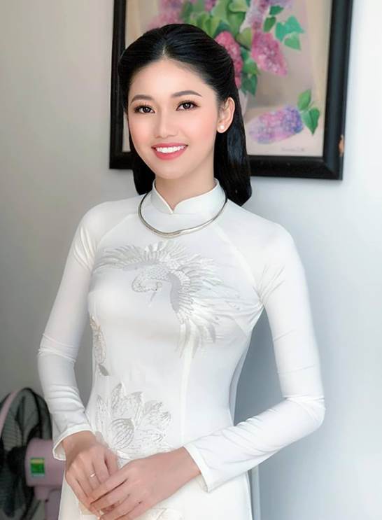 Makeup khi cô dâu mặc áo dài trắng trong lễ ăn hỏi