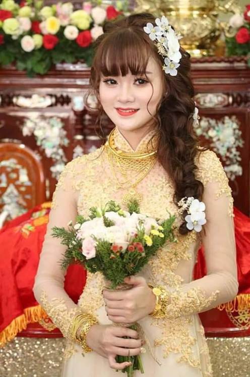 Makeup khi cô dâu mặc áo dài vàng hoặc đồng trong lễ ăn hỏi