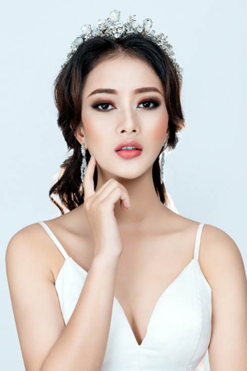 lối trang điểm cô dâu phong cách sexy 