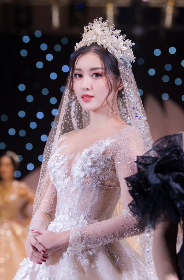 trang điểm cô dâu trọn gói tại Hà Nội 