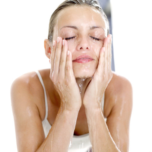 các bước trang điểm nhẹ nhàng đi học cho các cô nàng tuổi teen