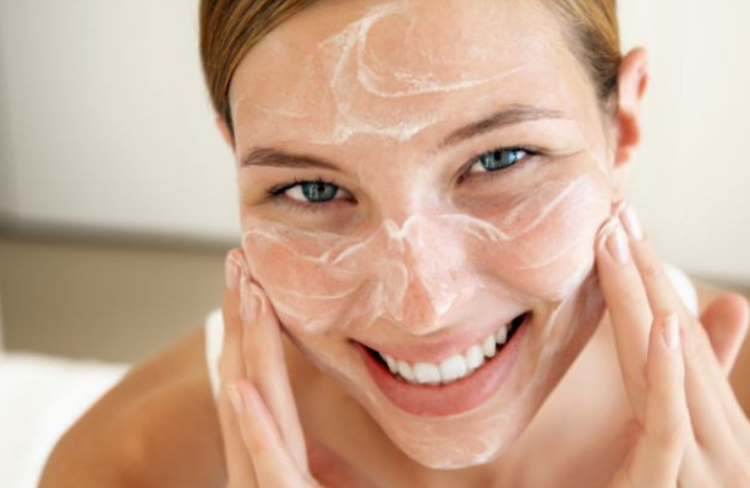 các bước trang điểm nhẹ nhàng đi học cho các cô nàng tuổi teen