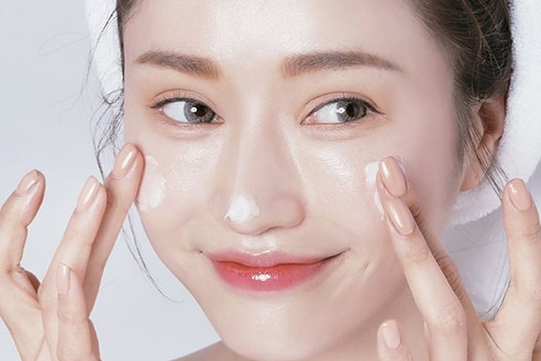 các bước trang điểm nhẹ nhàng đi học cho các cô nàng tuổi teen