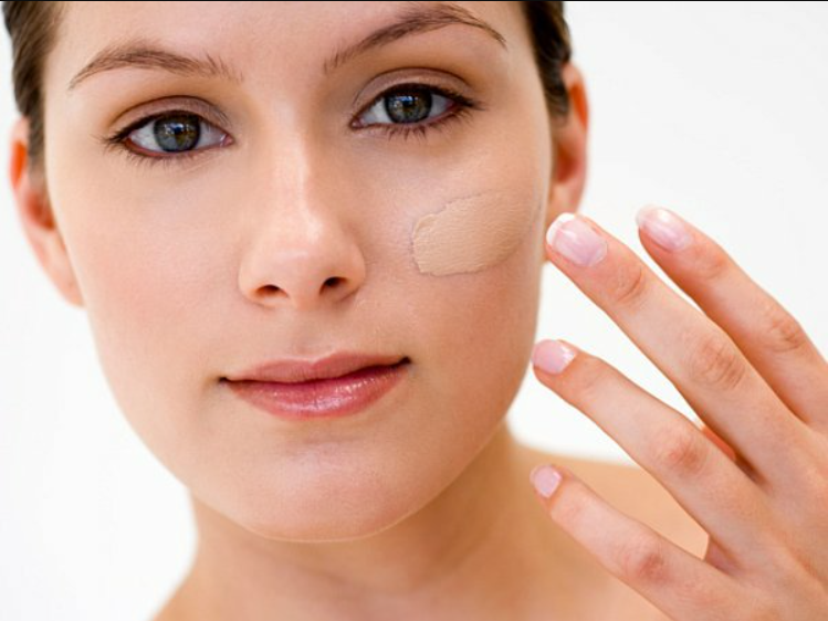 Sử dụng trang điểm với phấn nền mỏng
