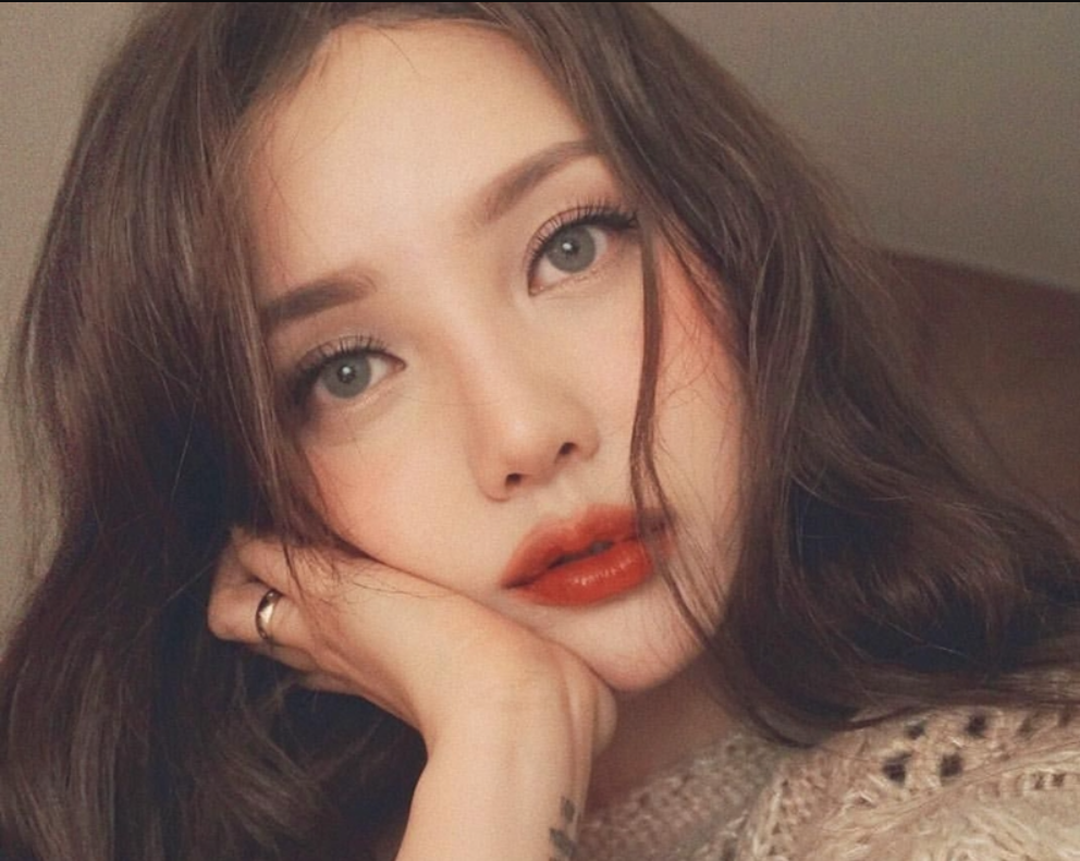 Sử dụng màu son môi phù hợp