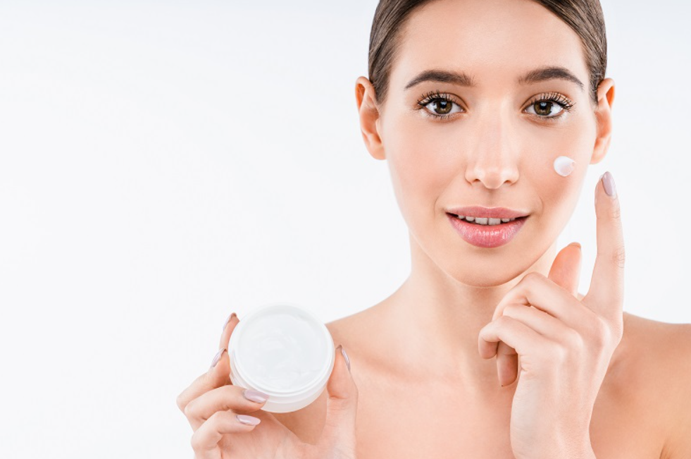 trang điểm cho lớp nền đẹp ở tuổi trung niên