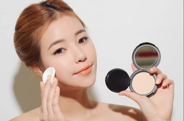 trang điểm mắt màu hồng