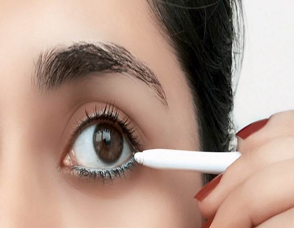 Trang điểm mắt một mí thành hai mí