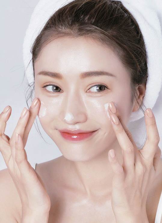 Bí kíp trang điểm mắt màu nâu đồng cho các cô nàng công sở 