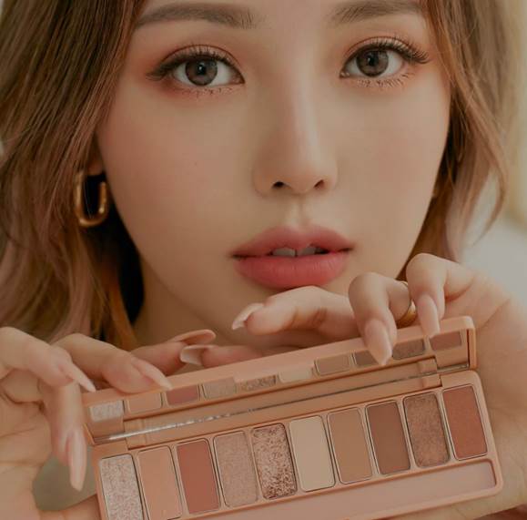 Bí kíp trang điểm mắt màu nâu đồng cho các cô nàng công sở 