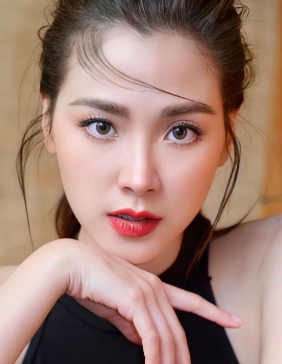 Trang điểm tham gia tiệc cưới như thế nào 