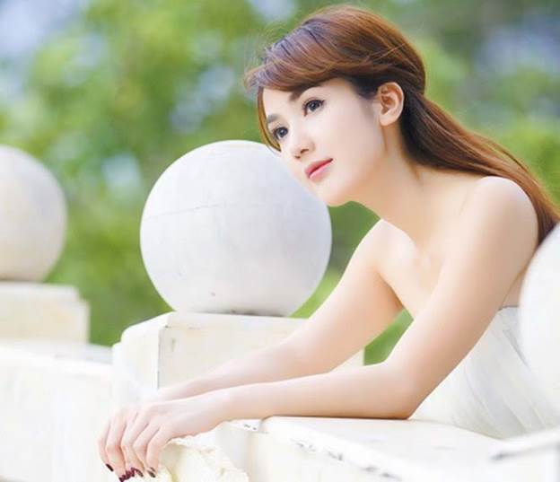 xu hướng trang điểm xuân hè 2021 