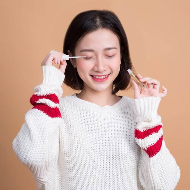xu hướng trang điểm xuân hè 2021 